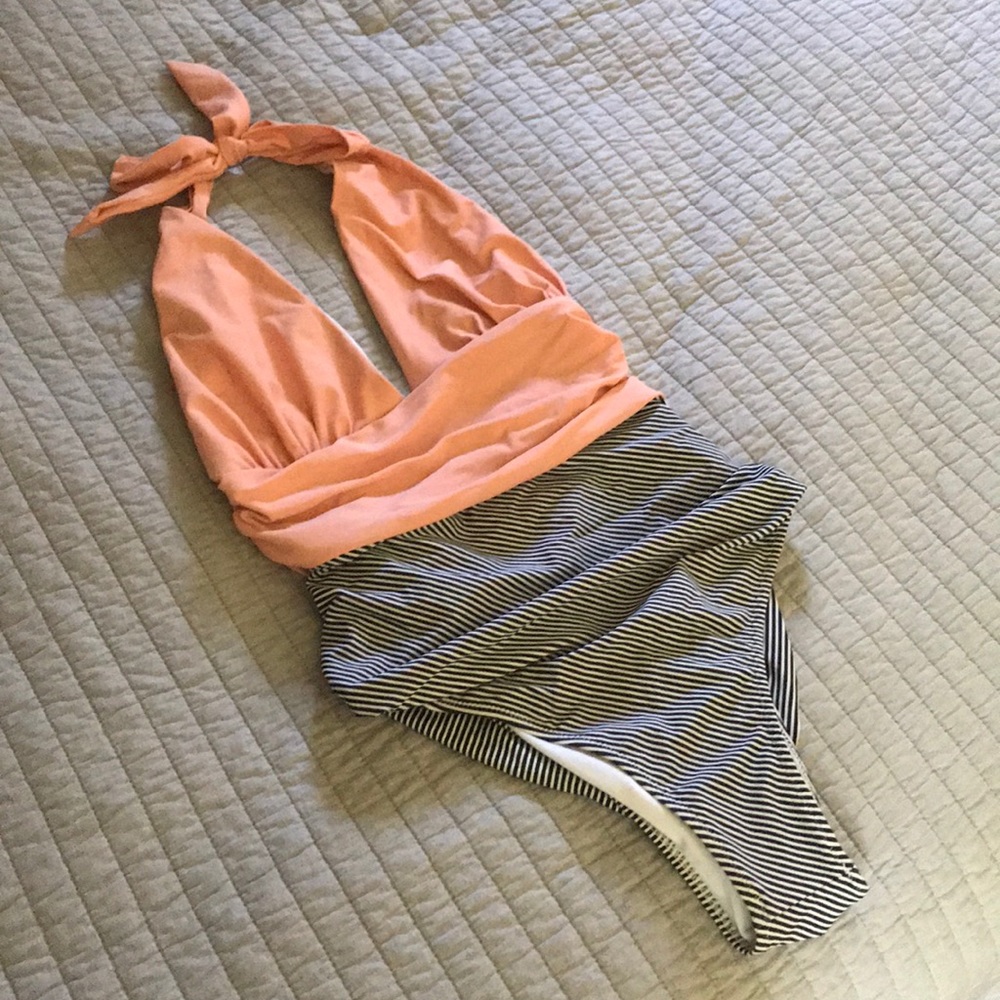 Cupshe one piece bathing suit.